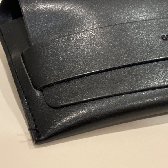 GENTLE MONSTER 'Illusion' Sunglasses (Green) with Matching Black Glasses Case - Picture 8 of 10